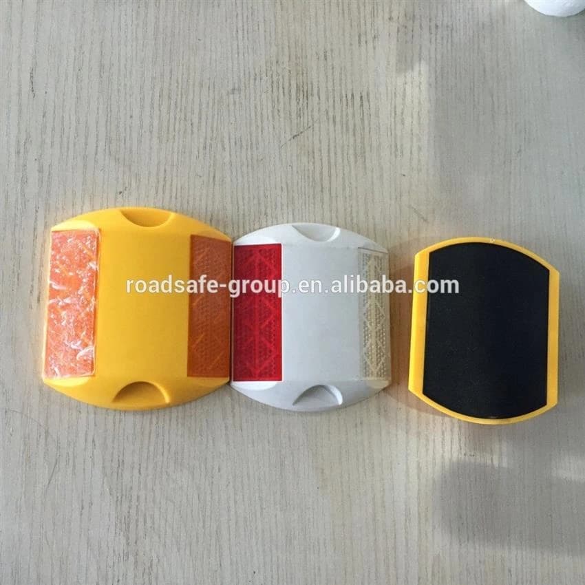 BBR Natural Plastic Stud, Size: 100 X 100 X 20 Mm