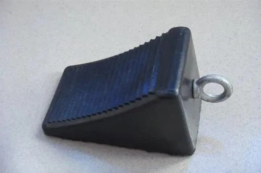 Imparted ABS Body Truck Wheel Stopper, Model Name/Number: 40169990, Size: 240l X 165w X 200h