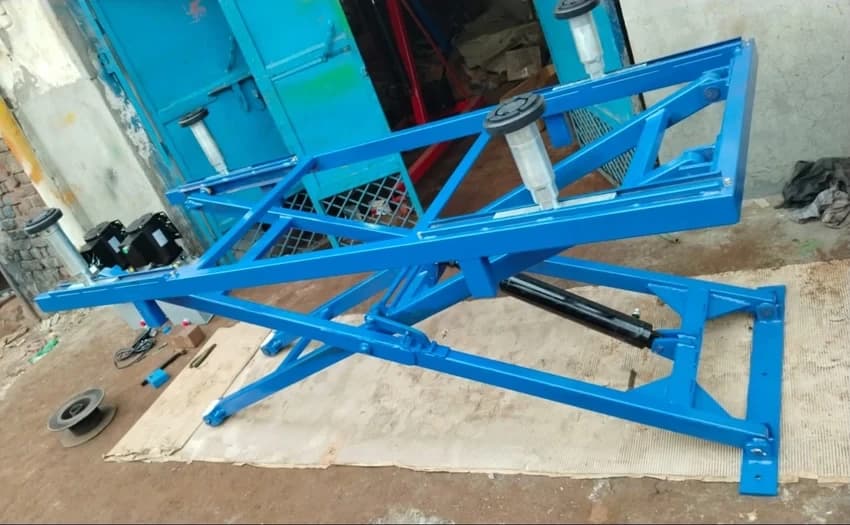 Three Wheeler Service Lift