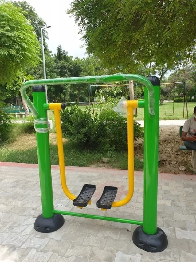 Outdoor Single Air Walker, Surface finish: Powder coated, Frame material: MS